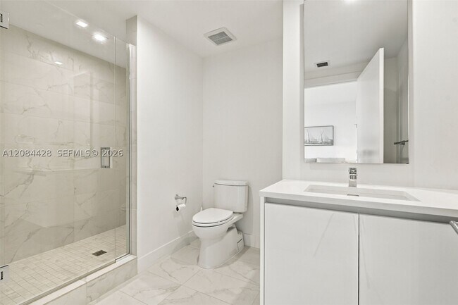 Building Photo - 730 N Ocean Blvd