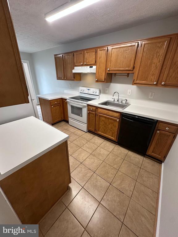 Building Photo - 104 Peridot Pl