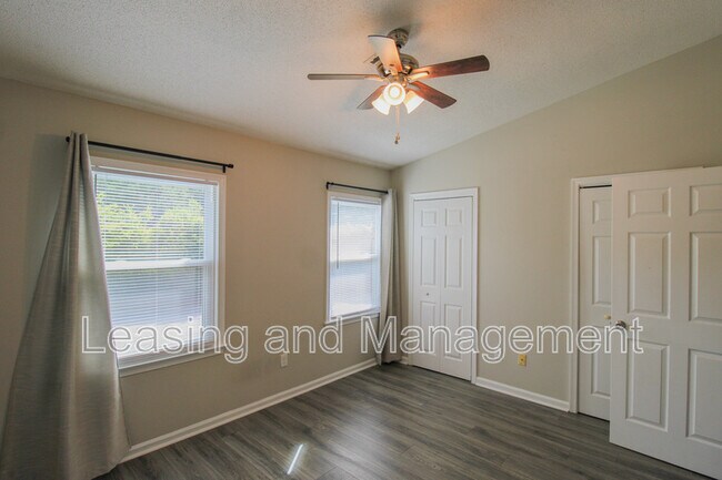 Building Photo - 803 Reserve Way