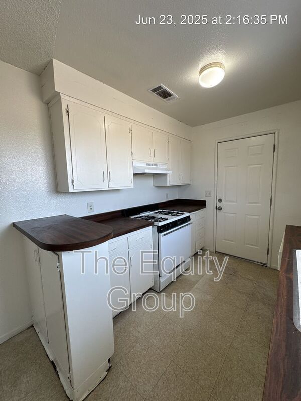 Building Photo - 2115 W Inyo Ave