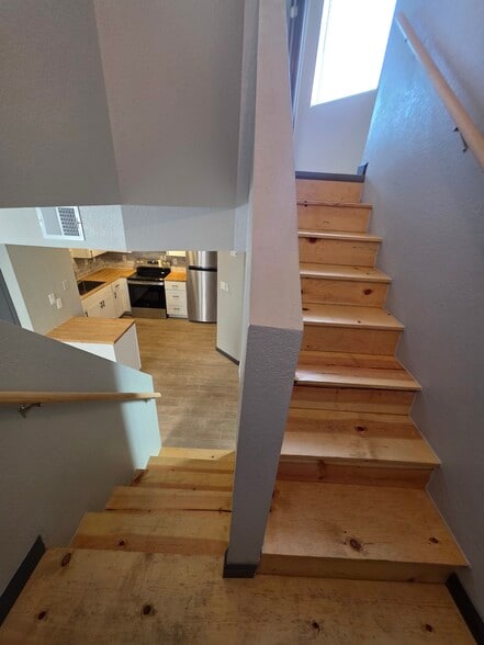 Building Photo - 1749 E Pepper Cir