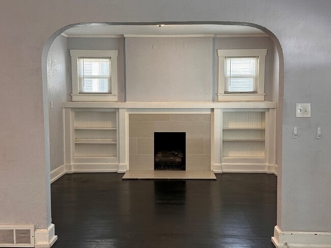 Building Photo - 3 Bedroom Home Across From Trolley Square