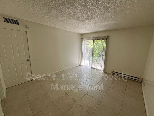 Building Photo - 556 E Chuckwalla Rd