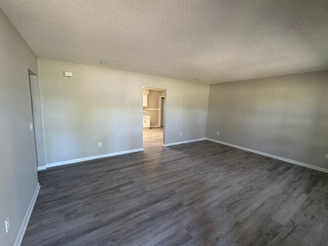 Building Photo - Home For Rent