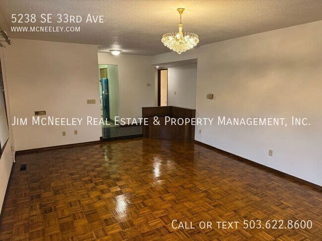 Building Photo - 5238 SE 33rd Ave