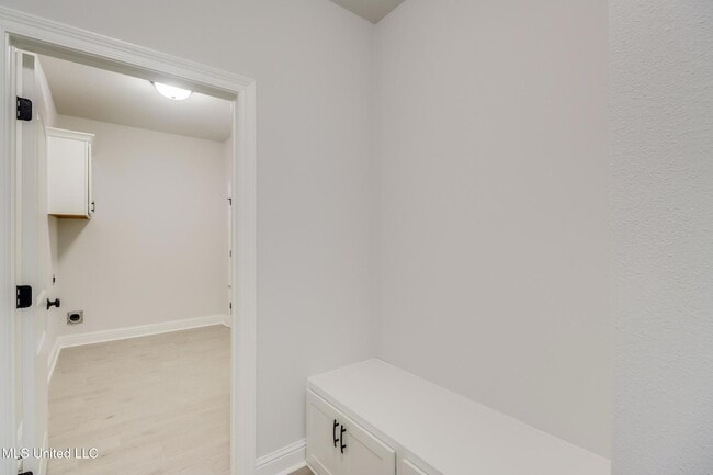 Building Photo - 15235 High Point Dr