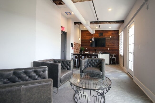 Building Photo - Luxury Loft in historic setting