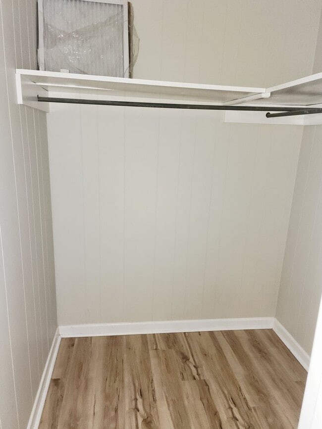 Building Photo - N Kerr Avenue - Duplex home - Move In Read...