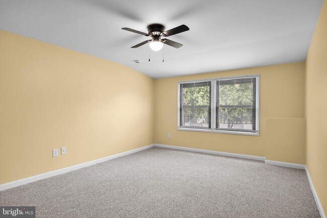 Building Photo - 10 Traynor Ln