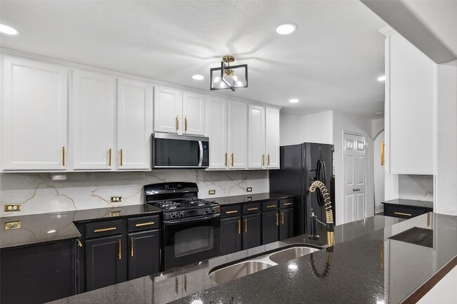 Building Photo - 15807 Sonoma Park Dr