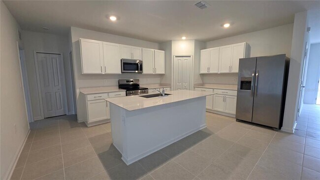 Building Photo - 3363 Alexander Dr