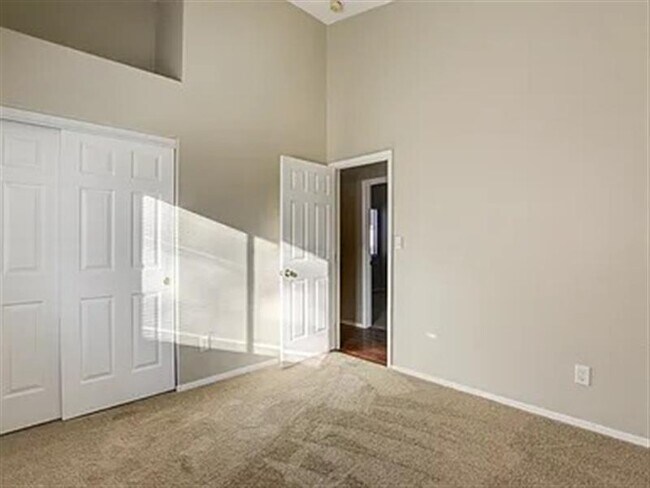 Building Photo - Beautiful single story home