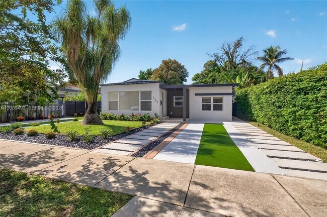Building Photo - 2180 SW 20th St