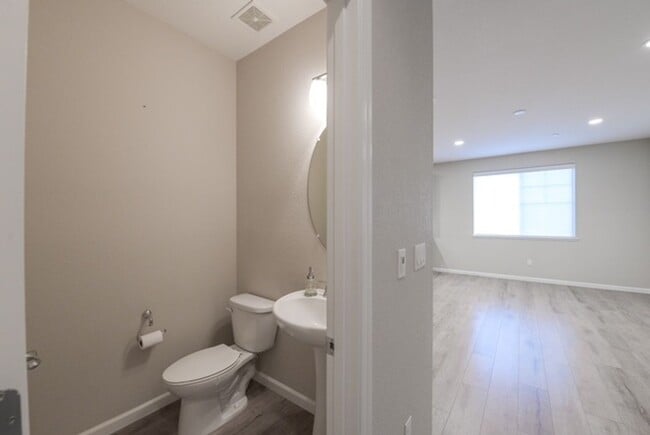 Building Photo - Modern Napa Condo in the Heart of Napa