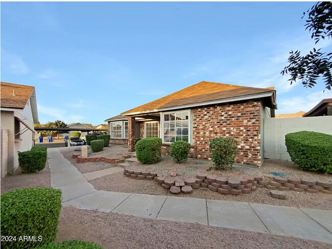 Building Photo - 1055 N Recker Rd