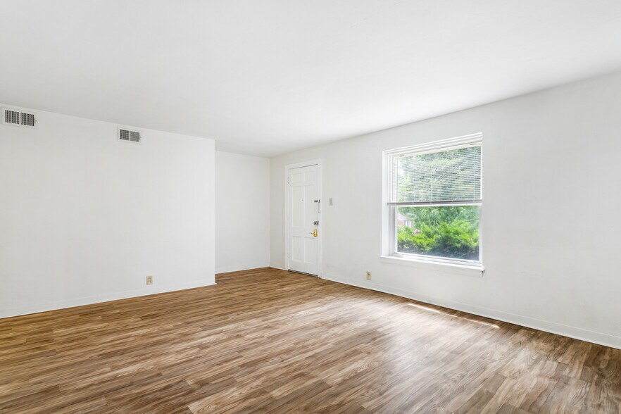 Building Photo - 1076 Wilshire Ave