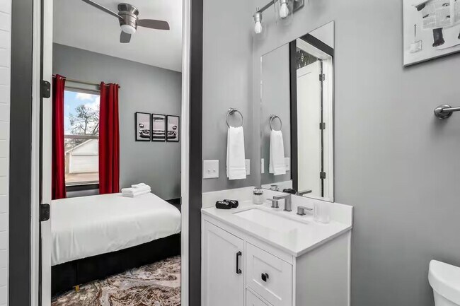 Building Photo - Modern 4 Bed, 4 Bath Townhouse with Rooftop Terrace in Nashville | 1,857 Sq Ft
