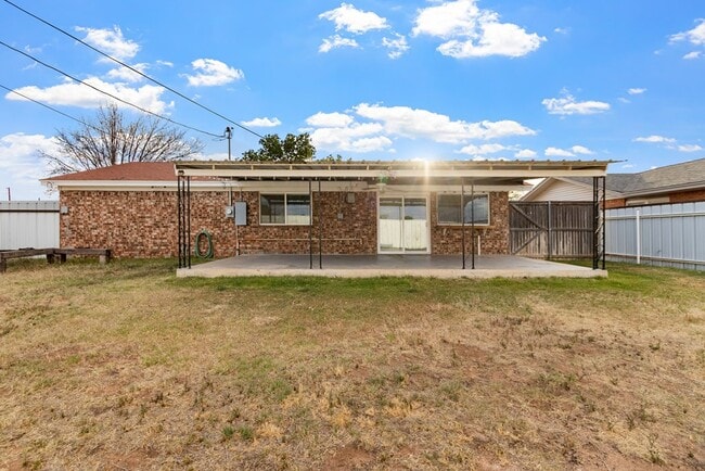 Building Photo - 5000 Buffalo Ave