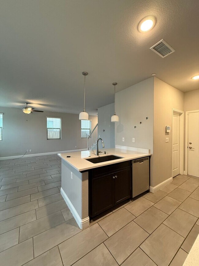 Building Photo - Charming 3-Bedroom Home in Family-Friendly 93727 Neighborhood