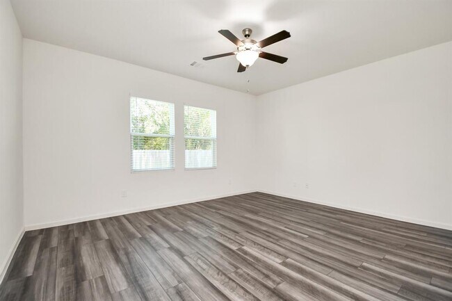 Building Photo - 7807 Royalwood Dr