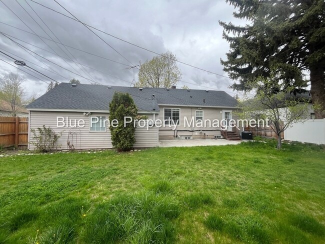 Building Photo - 745 S Higbee Ave