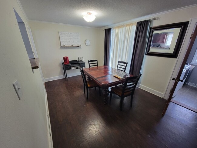 Building Photo - AVAILABLE JUNE - Updated 4 Bed 2 Bath
