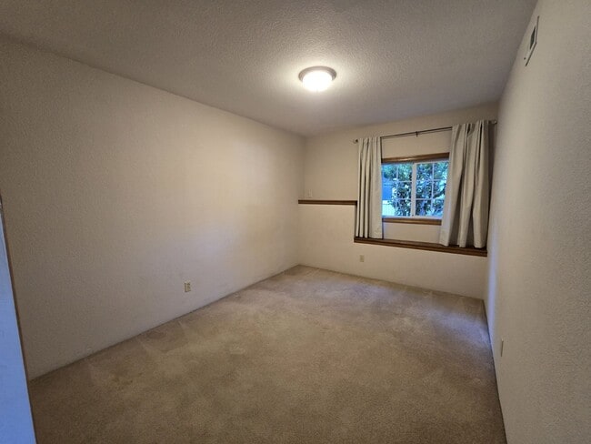 Building Photo - 1335 NW Vallejo St