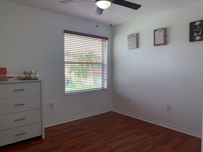 Building Photo - 14804 SW 155th Pl