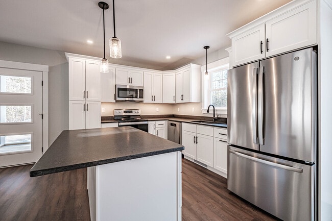 Building Photo - Highland Duplex