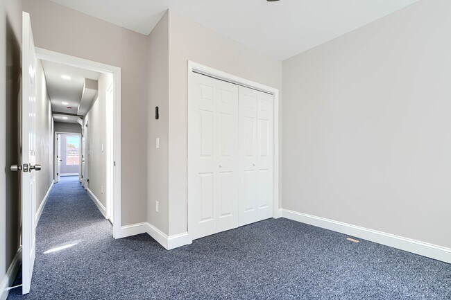 Building Photo - Homewood