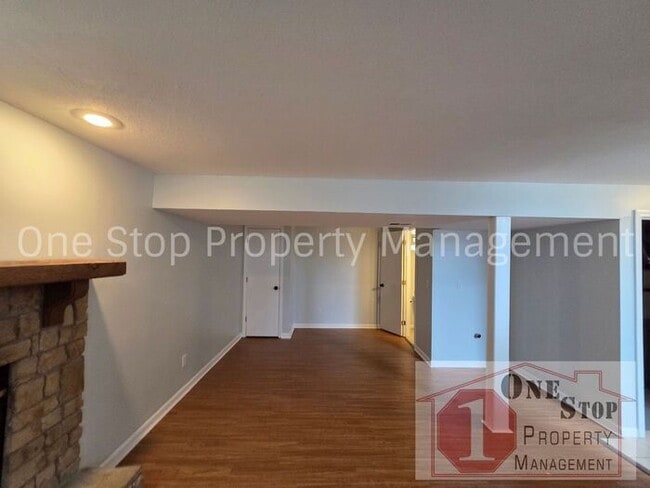 Building Photo - 3 bedroom 2.5 bathroom home in Parkville, MO!