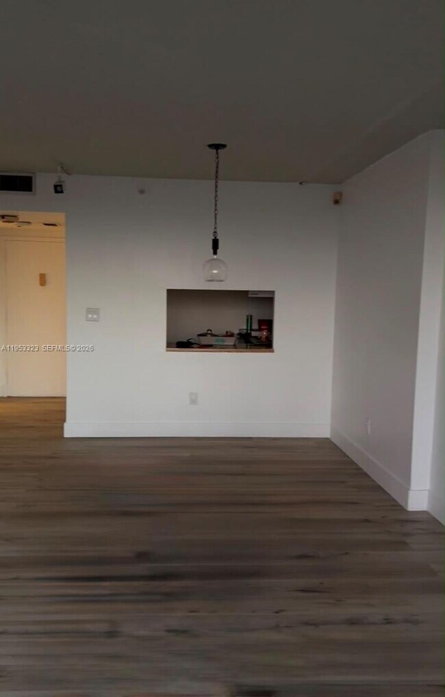Building Photo - 1470 NE 123rd St