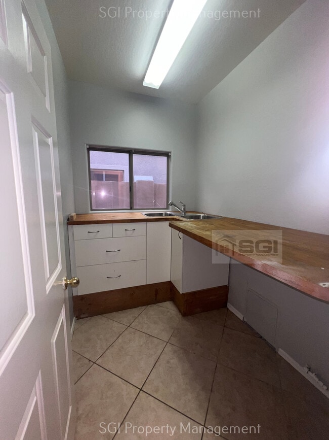 Building Photo - 5415 W Pecan Rd