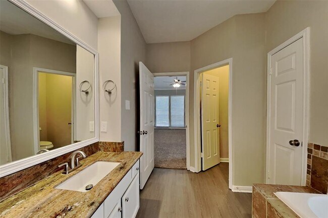 Building Photo - 5011 Greenriver Valley Dr
