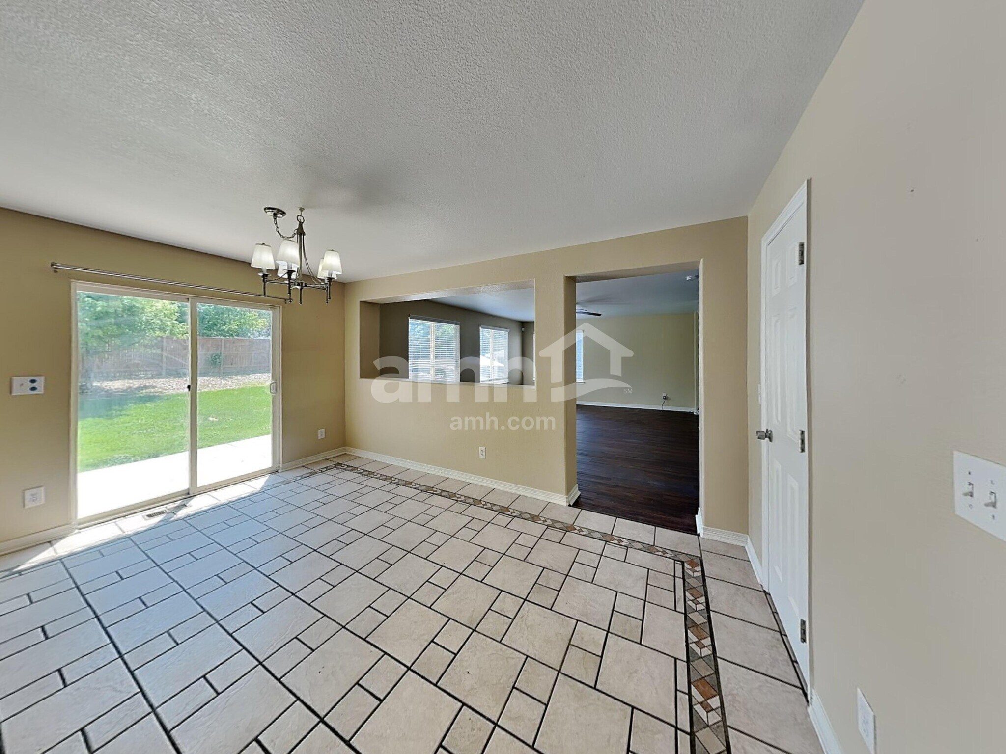 Building Photo - 5426 S Shawnee Way