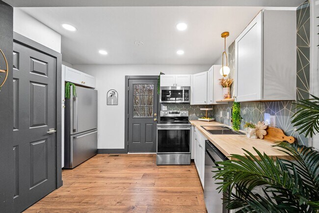 Building Photo - 610 Ford St