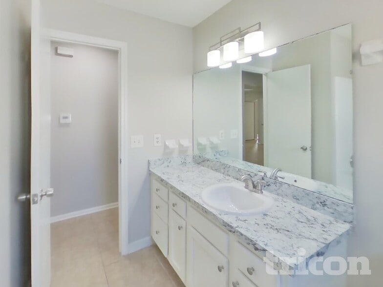 Building Photo - 7937 Dwyer Dr