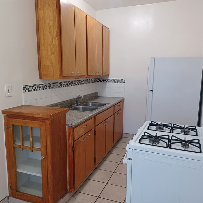 Building Photo - 5757 Franklin Ave