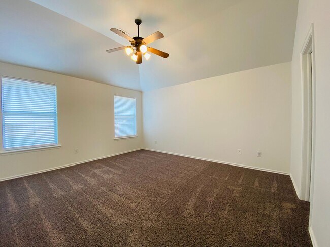Building Photo - 407 S Pointe Ln