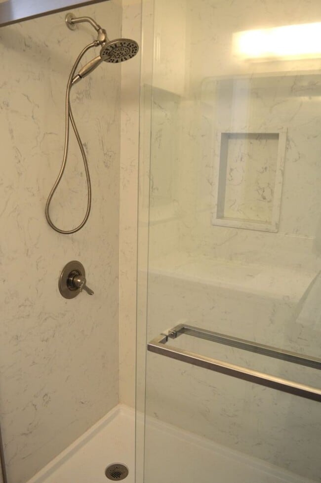 Building Photo - Nicely Updated and Pet Friendly Sausalito ...