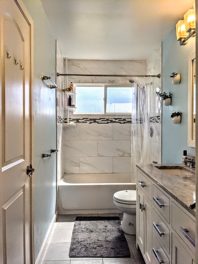 Building Photo - 6532 Gross Ave