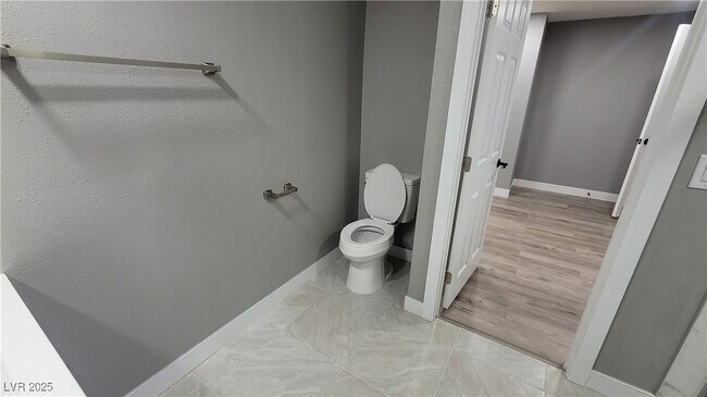 Building Photo - 2600 Sidonia Ave