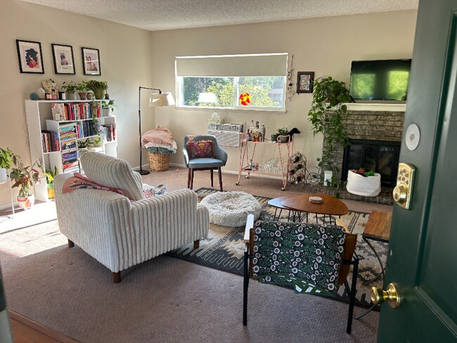 Building Photo - 1024 E Swallow Rd