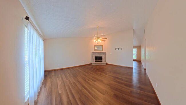 Building Photo - 304 Erin Dr