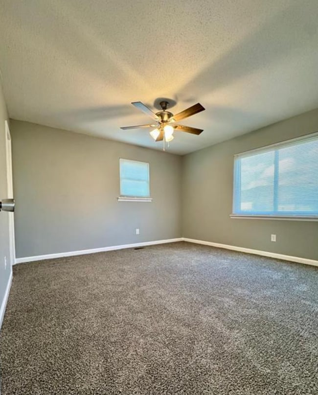 Building Photo - 3 bed & 2 bath home - $400 off first months rent!
