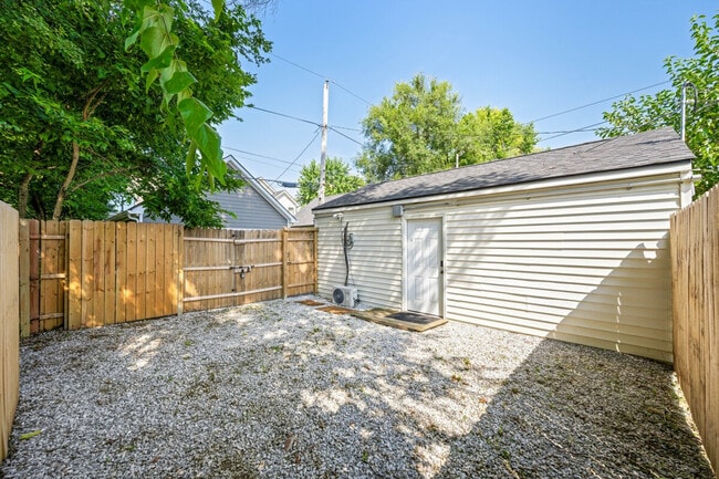 Building Photo - 906 Villa Ave