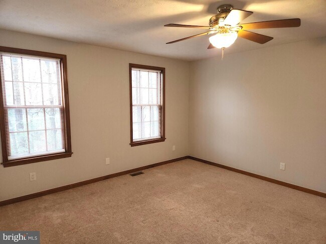 Building Photo - 43974 White Cedar Ln