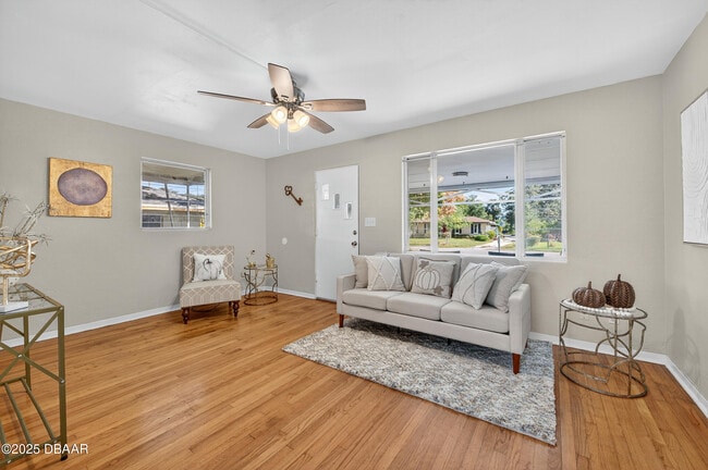 Building Photo - 930 Daytona Ave