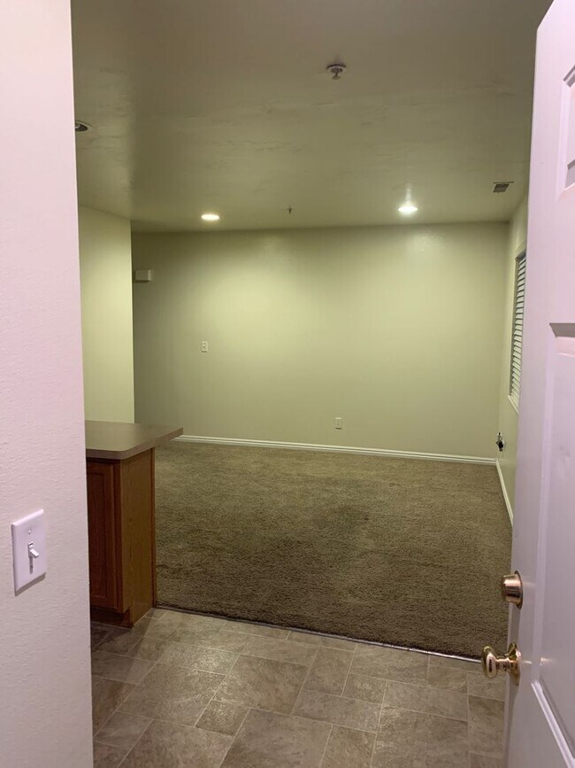 Building Photo - 672 N 500 W