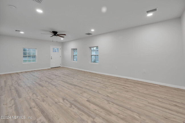 Building Photo - 7519 Birdies Rd